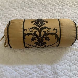 Throw pillow for couch or bed